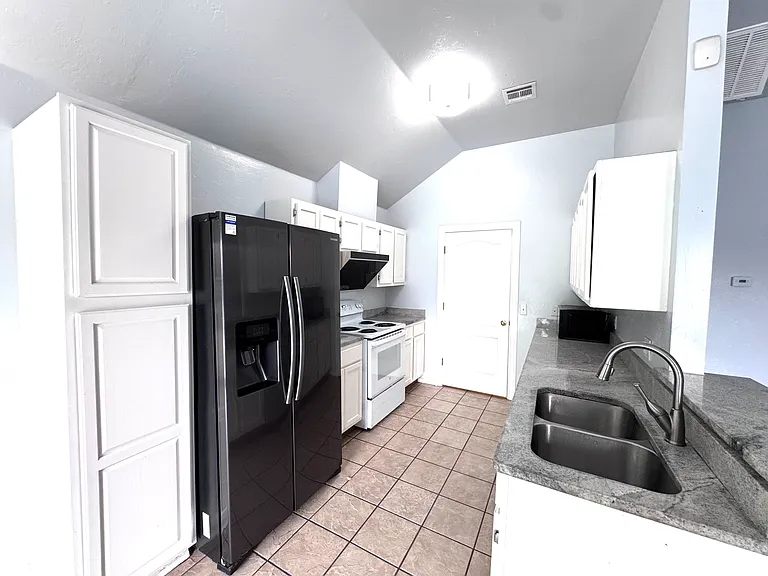 601 NW 114th St — Photo 3