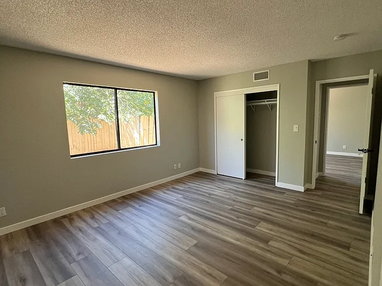 9208 Langdon Ave — Photo 30