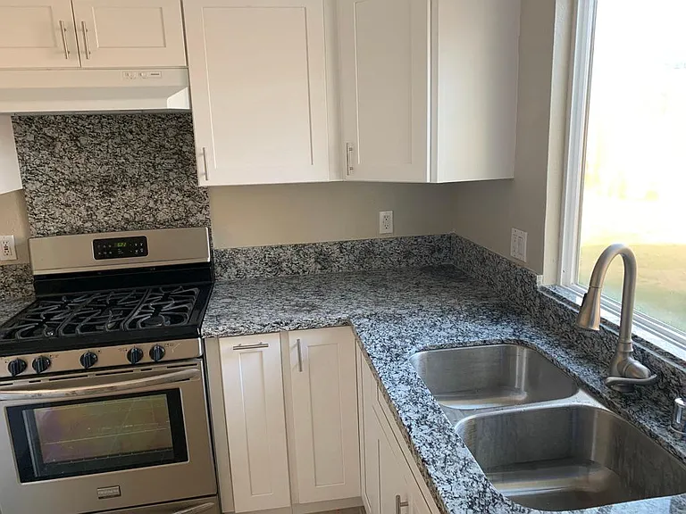 2478 Cambridge Ave — Photo 7