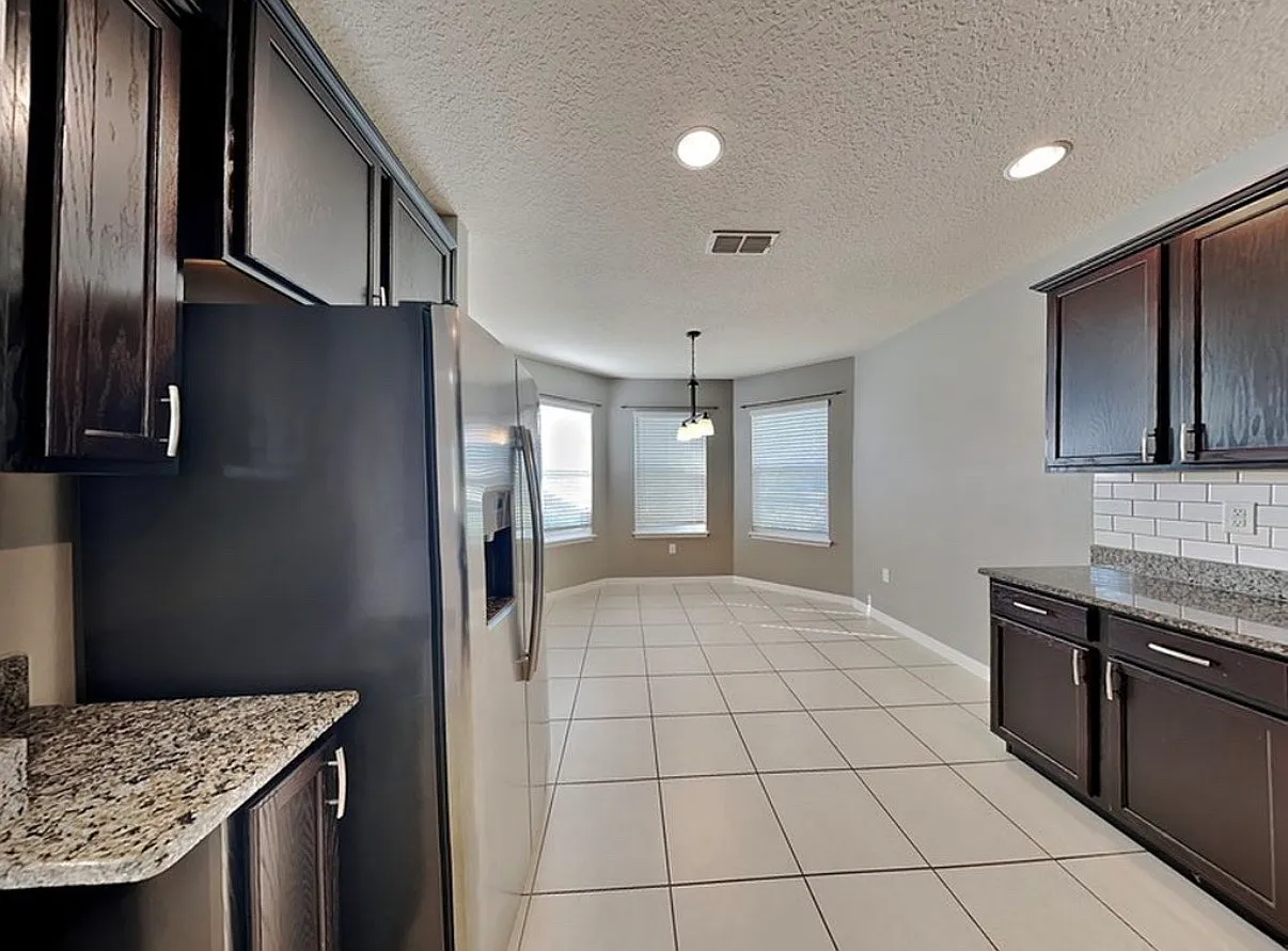3 bed, 1747 sqft, $2,250 — Photo 2
