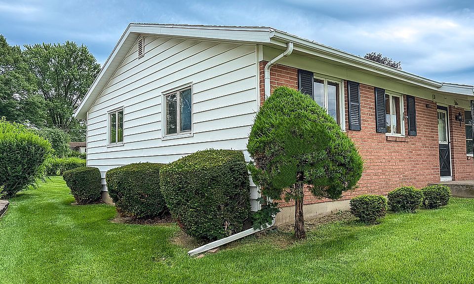 2nd image of 1623 Valley View Dr