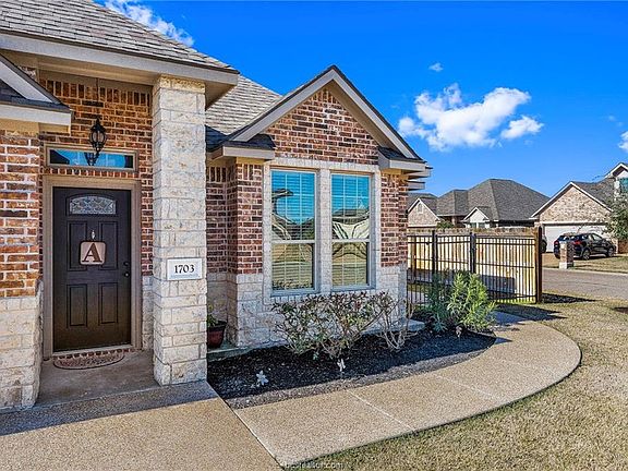 2nd image of 1703 Creekside Cir
