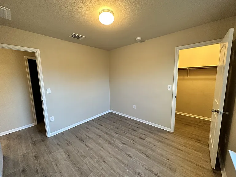 704 Silver Wing Dr — Photo 15