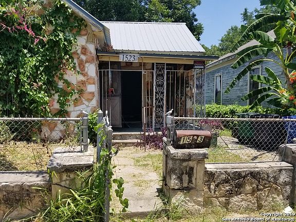 3rd image of 1523 El Paso St