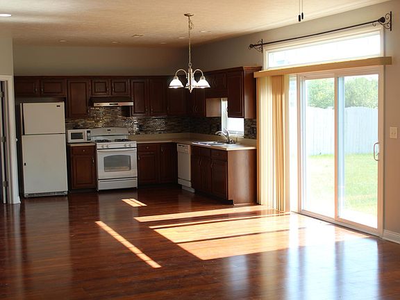 2nd image of 762 Blue Jay Way