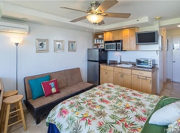 This cozy unit rents out very well, Daily/Monthly or long term!