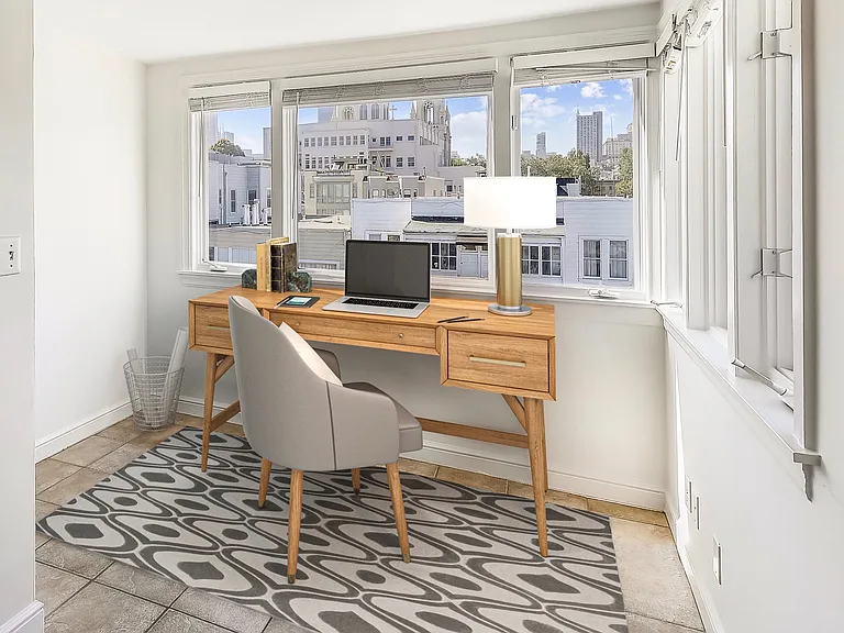 571 Lombard St — Photo 2