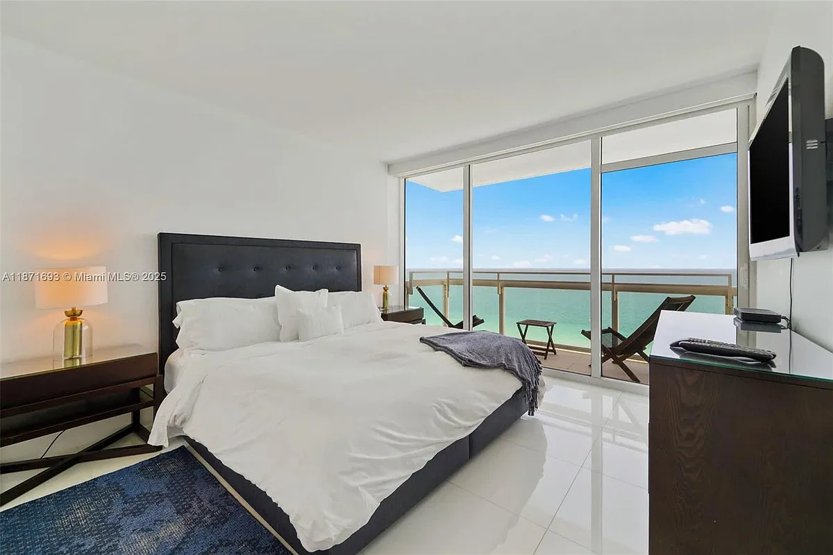 Building Photo - 6801 Collins Ave #1204/1217
