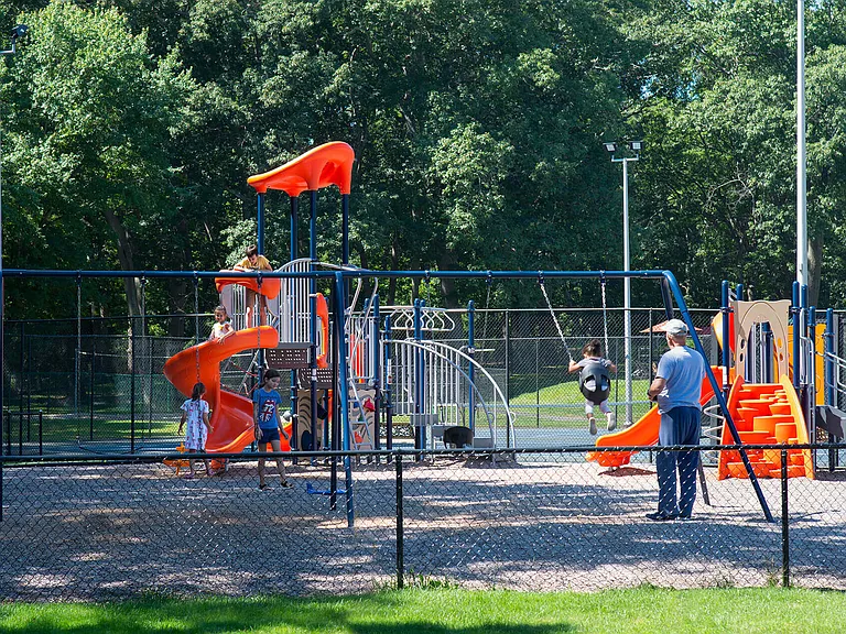 The Commons at Windsor Gardens — Photo 27