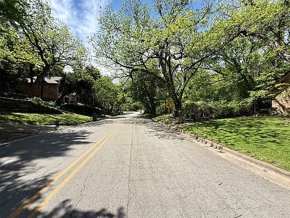 5th image of 904 Sleepy Hollow Dr