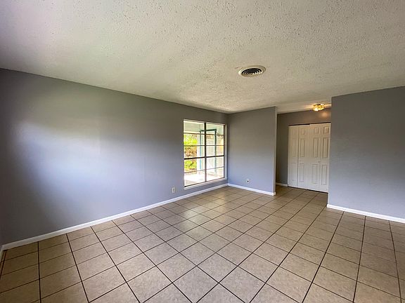 4th image of 5921 Killarney Dr