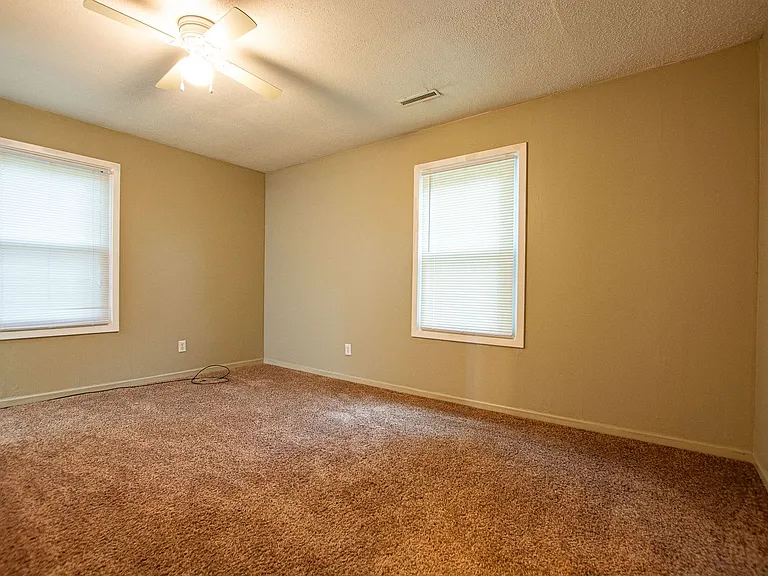 1410 Lindwood Dr — Photo 15