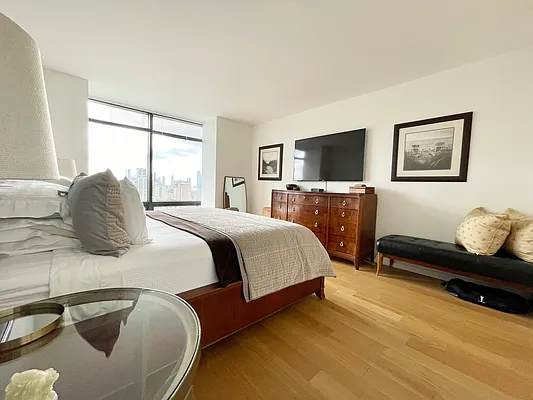 Rented by Douglas Elliman | media 23