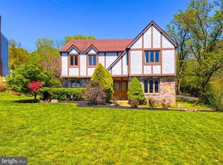 52 Colonial Dr, Newtown, PA 18940