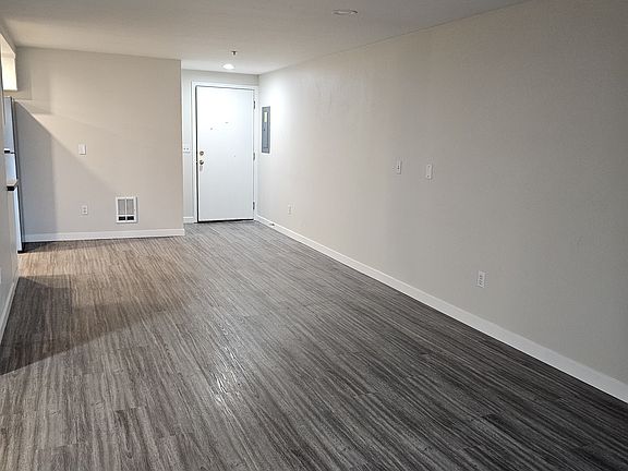 3rd image of 910 N 95th St #303