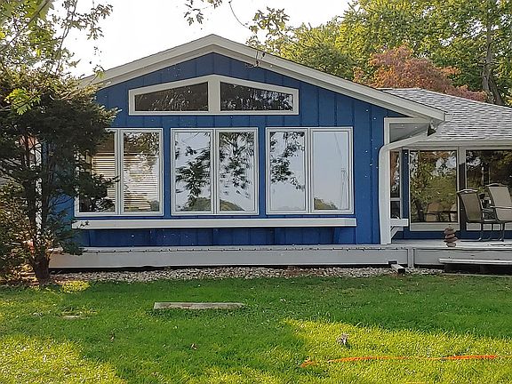 3rd image of 245 Lakeshore Dr