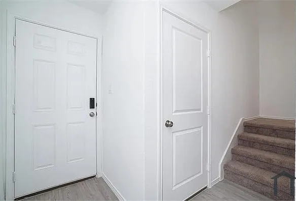 10921 Presa Way — Photo 5