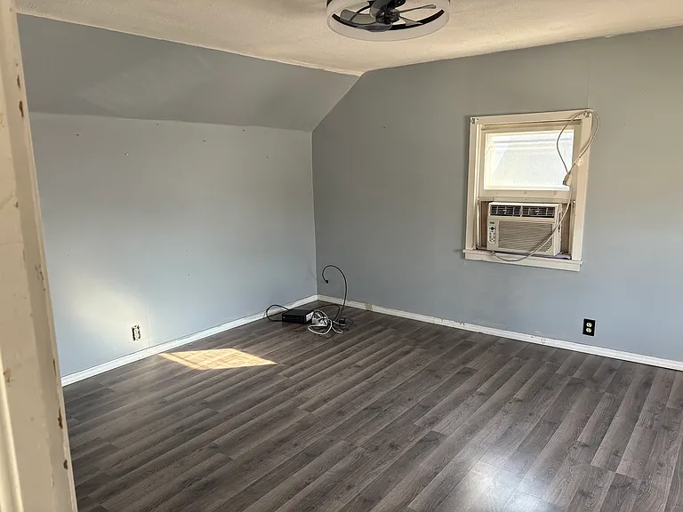 207 N Webster St #B — Photo 7