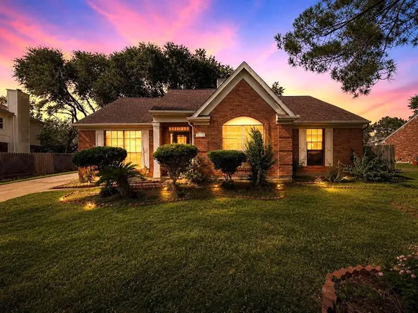 15118 Stoneyview Dr, Houston, TX 77083