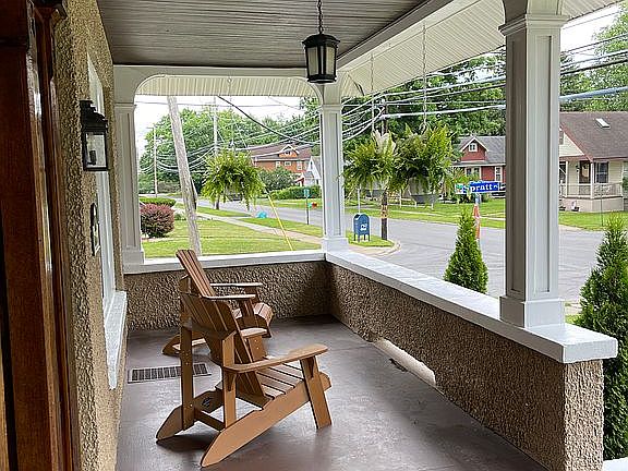 Front southern facing porch 