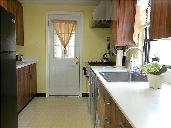 5th image of 107 Lily Dr