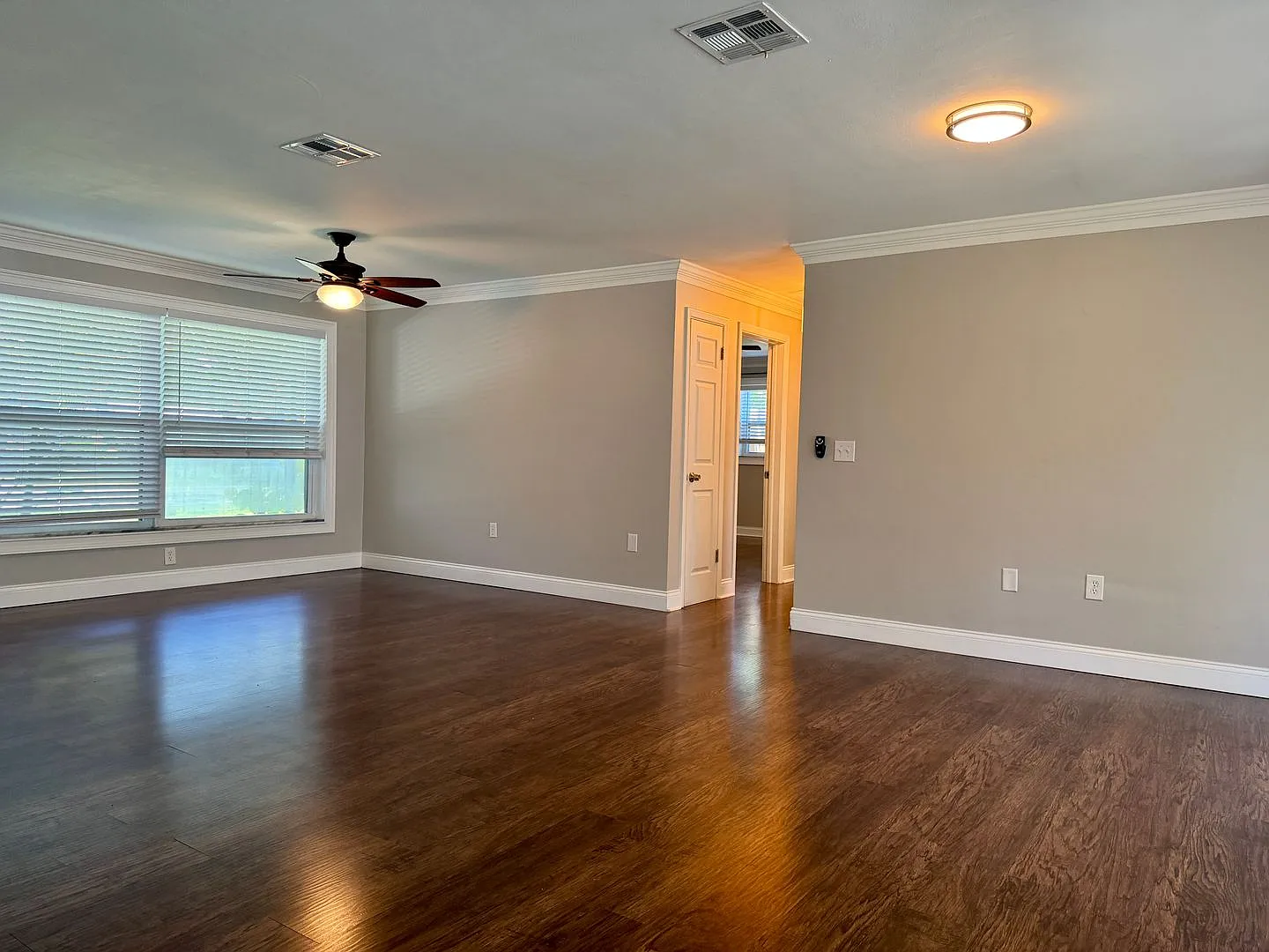 Beautiful 3-Bedroom Clearwater Home with Custom Kitchen & Large Backyard — Photo 4