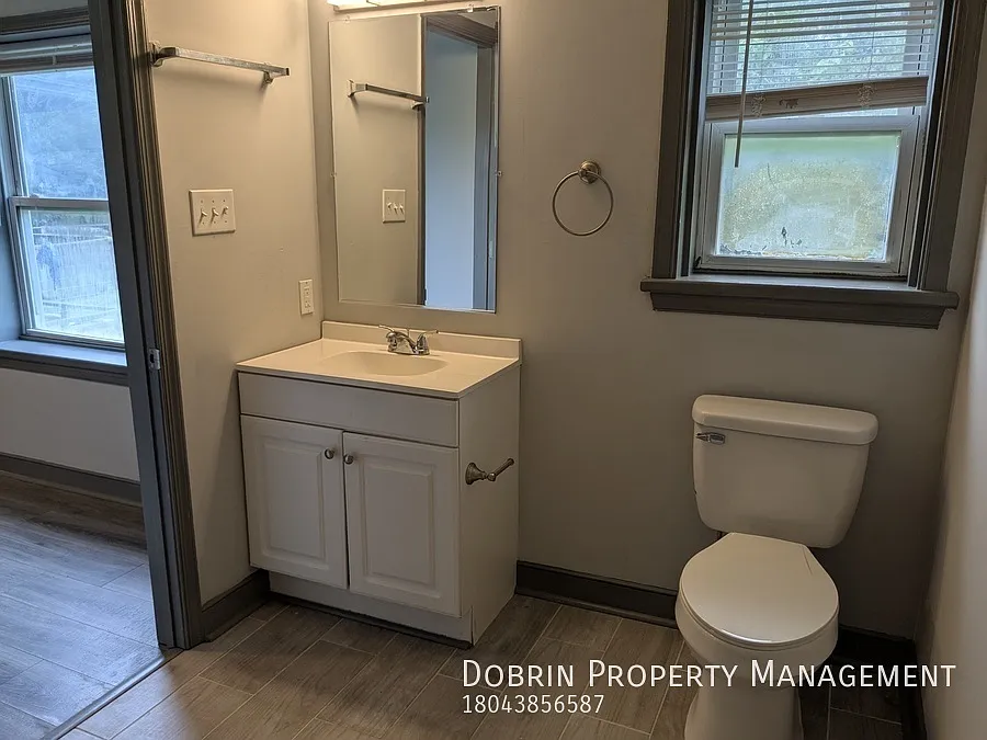 Stylish 4BR Steps from Maymont Park — Photo 2