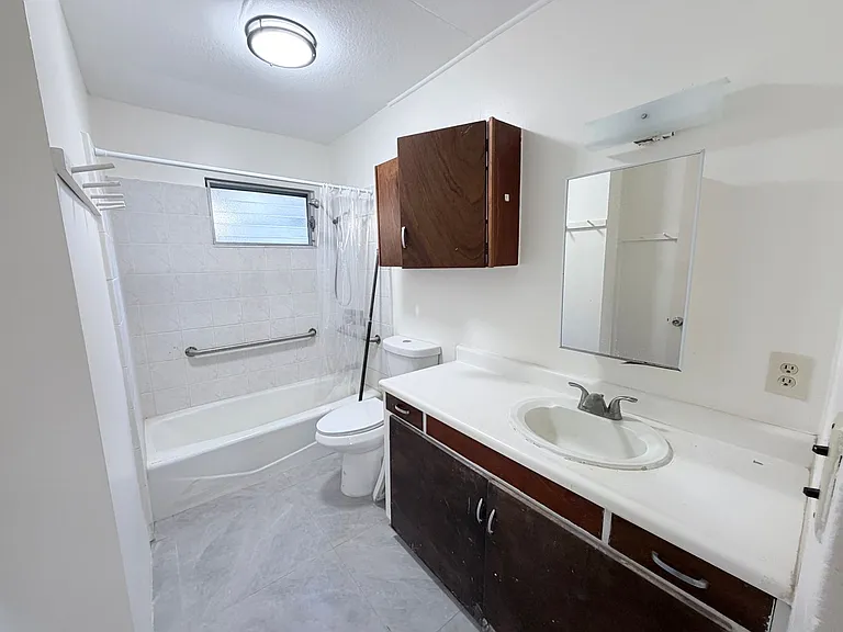 2210 N School St — Photo 17