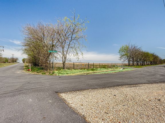 3rd image of 801 Riddels Rd