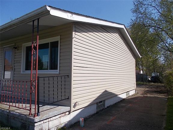3rd image of 2722 Crehore St
