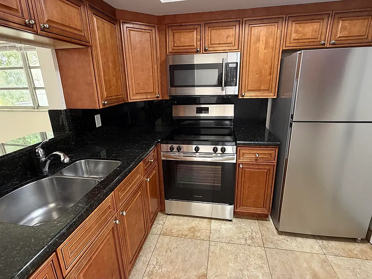 4061 NW 9th Ave #206 — Photo 8