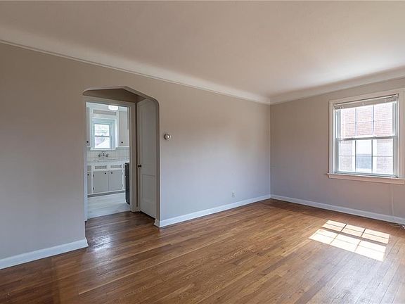 3rd image of 1237 Commonwealth Ave