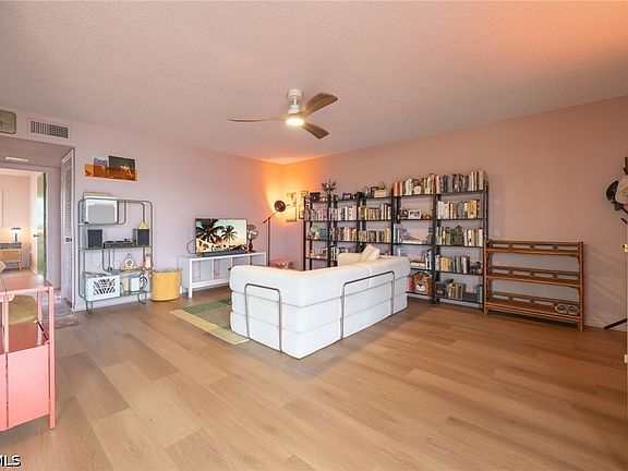 4th image of 3225 E Riverside Dr APT 31C