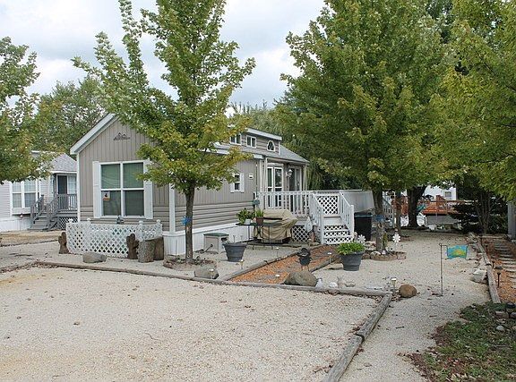 2nd image of 133 Tummytooth Ln