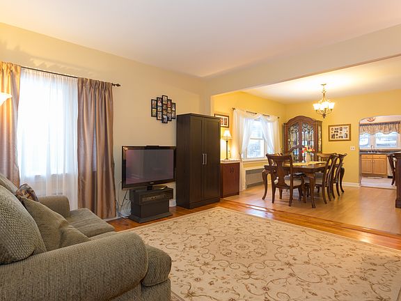 2nd image of 27 Lakeland Ave