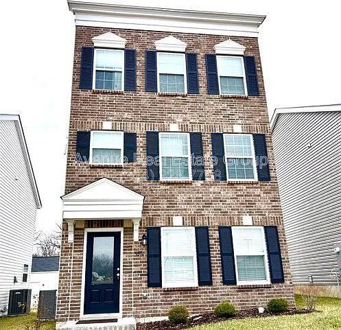 3 bed, 3.5 bath, 2019 sqft, $2,450 — Photo 1