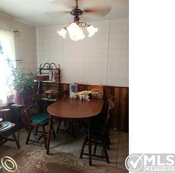 DINING ROOM.jpg