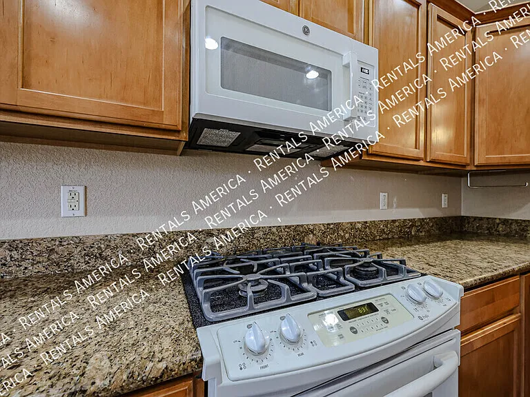876 E Riviera Pl — Photo 9
