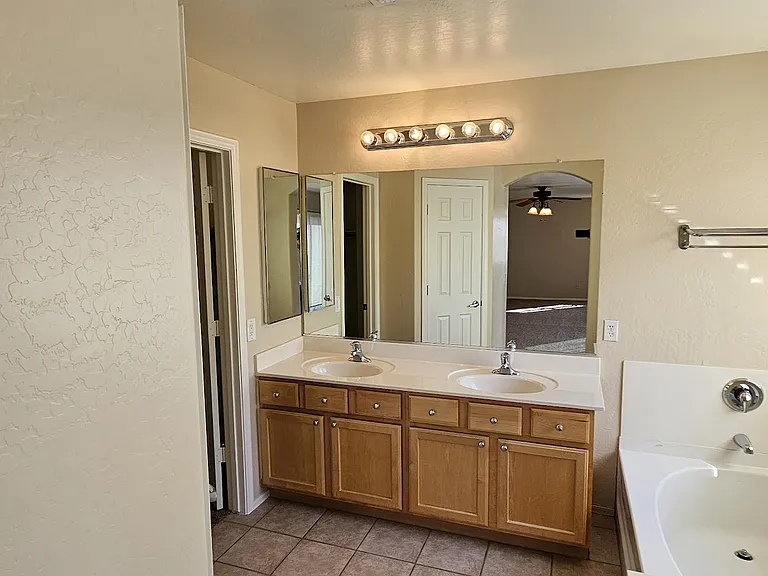 2250 S 88th Dr — Photo 24