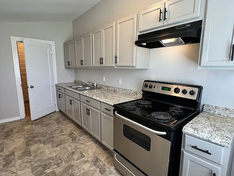 319 Harding Pl #2 — Photo 6
