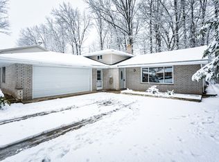 6147 Saint Joseph Dr, Seven Hills, OH 44131