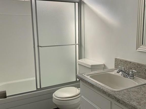 5th image of 609 De La Vina St