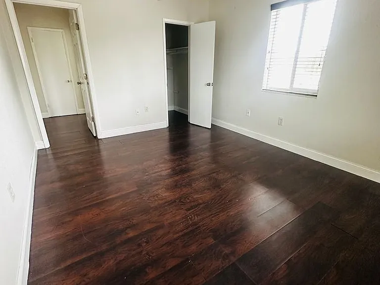 2401 SW 22nd St — Photo 8