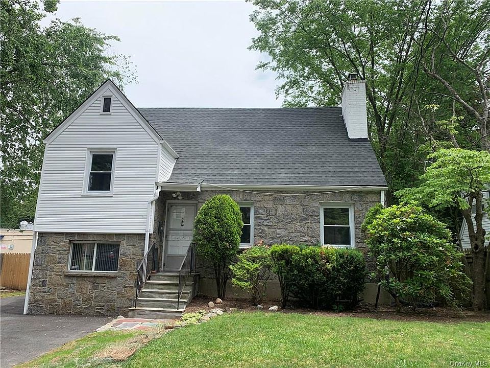 1st image of 9 Winthrop Ln