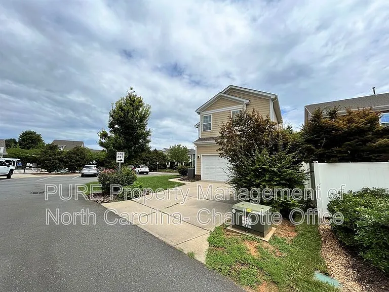 10330 Royal Winchester Dr — Photo 26