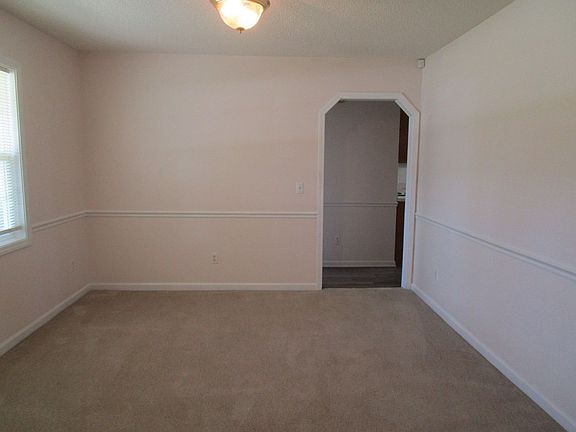 5th image of 2555 Nicholson Dr