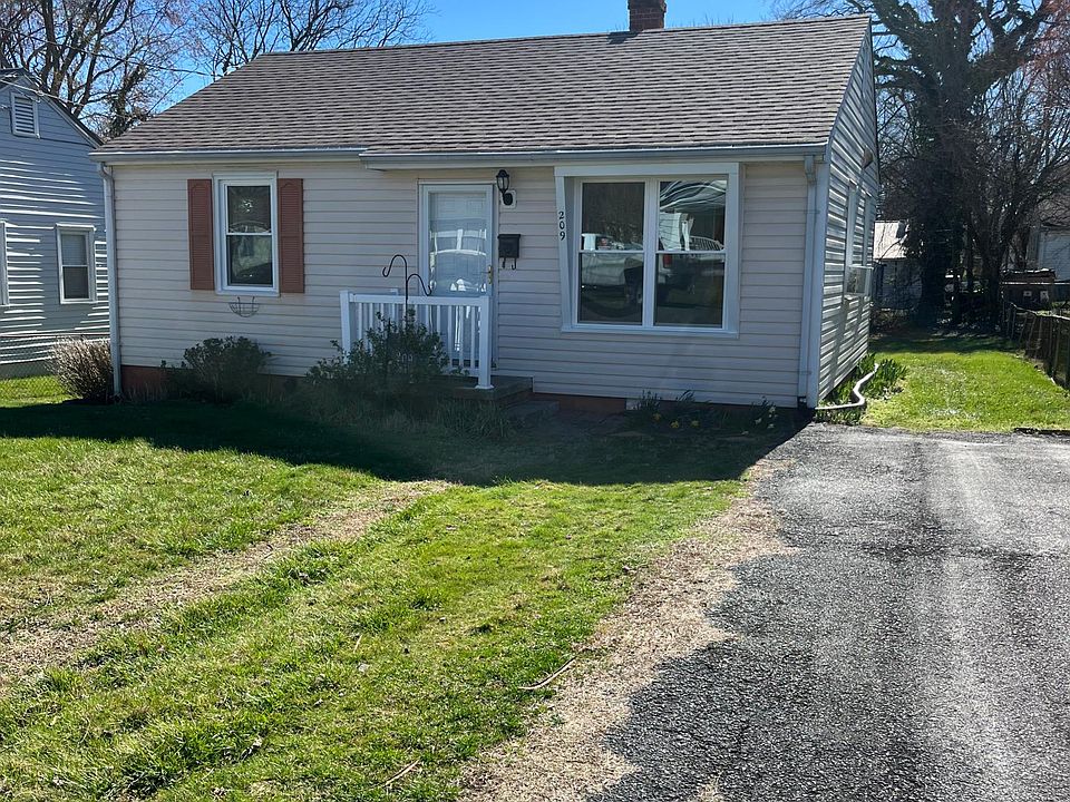 1st image of 209 N Kalmia Ave