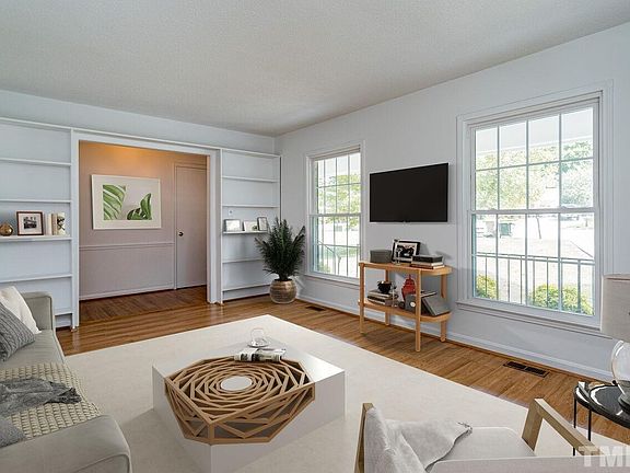 3rd image of 104 S Shetland Ct