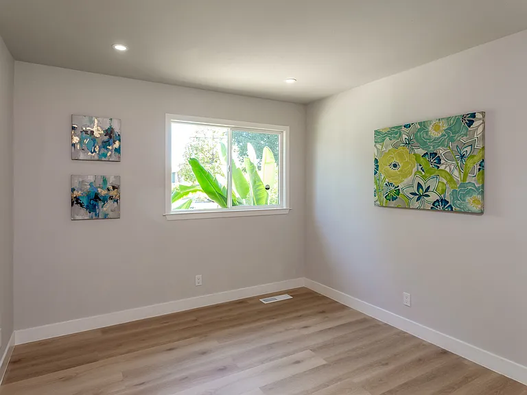 1185 W Latimer Ave — Photo 13