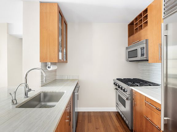 3rd image of 88 Greenwich St APT 1808